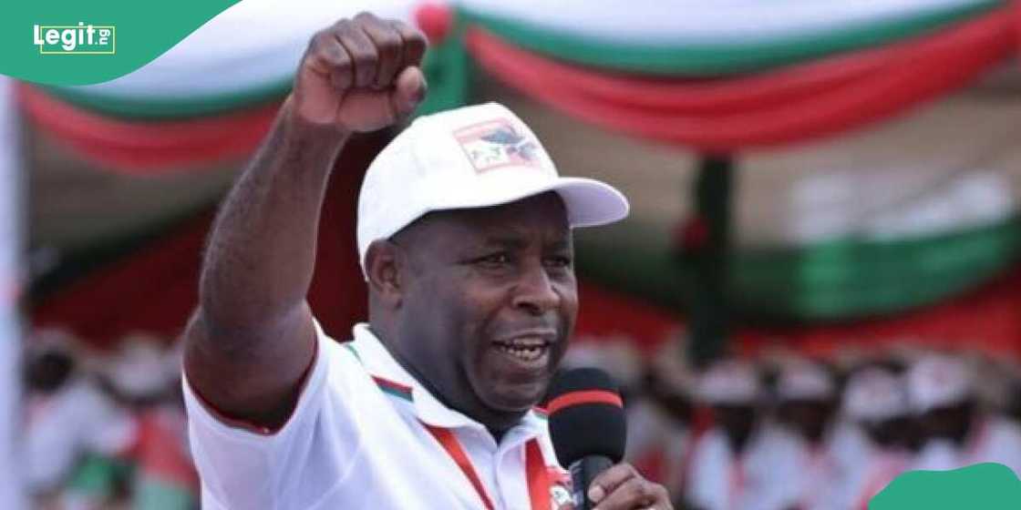 Shugaban kasa ya bukaci a jefe 'yan luwadi har sai sun mutu Shugaban kasa ya bukaci a jefe 'yan luwadi har sai sun mutu