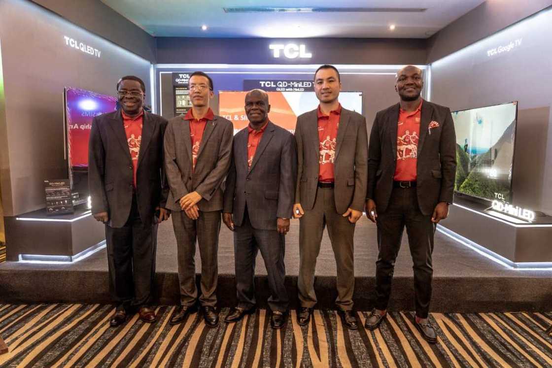 Sims collaborate, TCL Sims collaborate, TCL