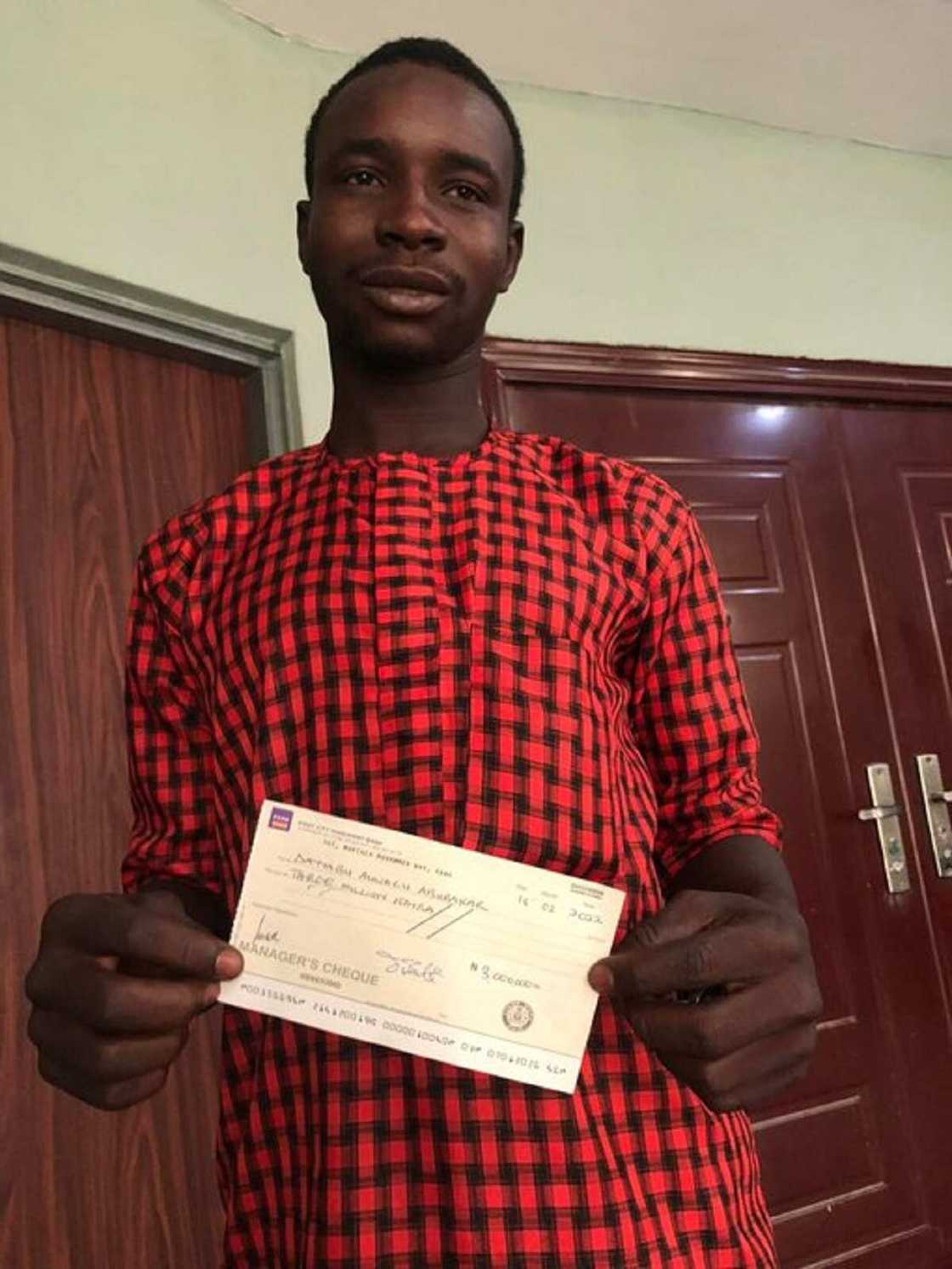 Kano: Rundunar Ƴan Sanda Ta Biya Ɗan Adaidaita Sahu N3m Saboda Azabtar Da Shi Ba Tare Da Hakki Ba Kano: Rundunar Ƴan Sanda Ta Biya Ɗan Adaidaita Sahu N3m Saboda Azabtar Da Shi Ba Tare Da Hakki Ba