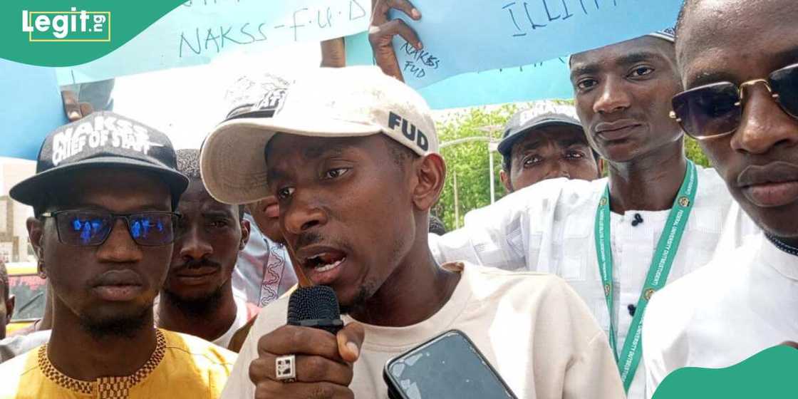 Dalibai sun zargi gwamnatin Kano da gaza biyan kudin makarantarsu Dalibai sun zargi gwamnatin Kano da gaza biyan kudin makarantarsu