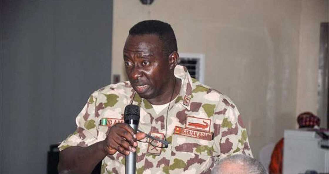 Yaki da ta'addanci: Shugabannin kudu sun soki rage makamin da aka yi wa Janar Adeniyi Yaki da ta'addanci: Shugabannin kudu sun soki rage makamin da aka yi wa Janar Adeniyi