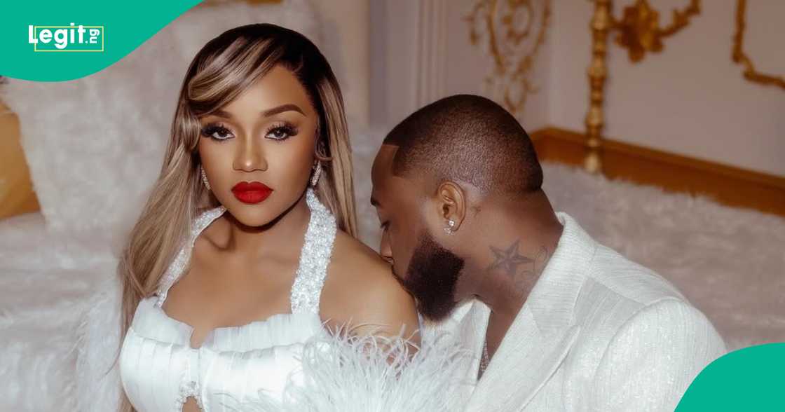 Ka3na replies critics after she got dragged for photo-shopping her face on Chioma's. Ka3na replies critics after she got dragged for photo-shopping her face on Chioma's.