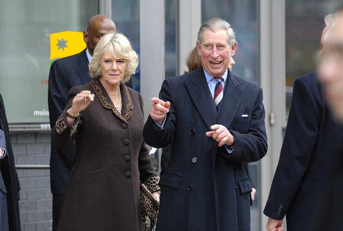 Charles et Camilla quittent la Harlem Children's Zone Promise Academy Charter School sur E. 125th St. après une visite.