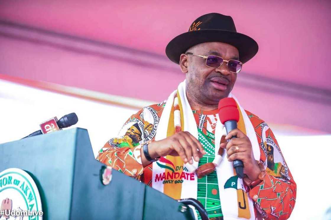 Gwamna Udom Emmanuel. Gwamna Udom Emmanuel.