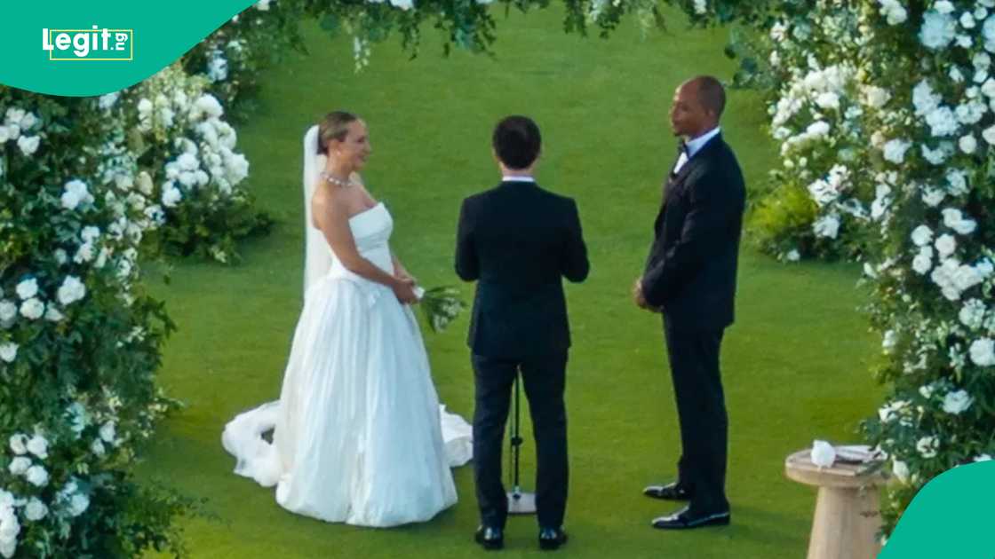 Tobey Maguire stood beside his ex-wife as she married again, taking on an unexpected role. Tobey Maguire stood beside his ex-wife as she married again, taking on an unexpected role.