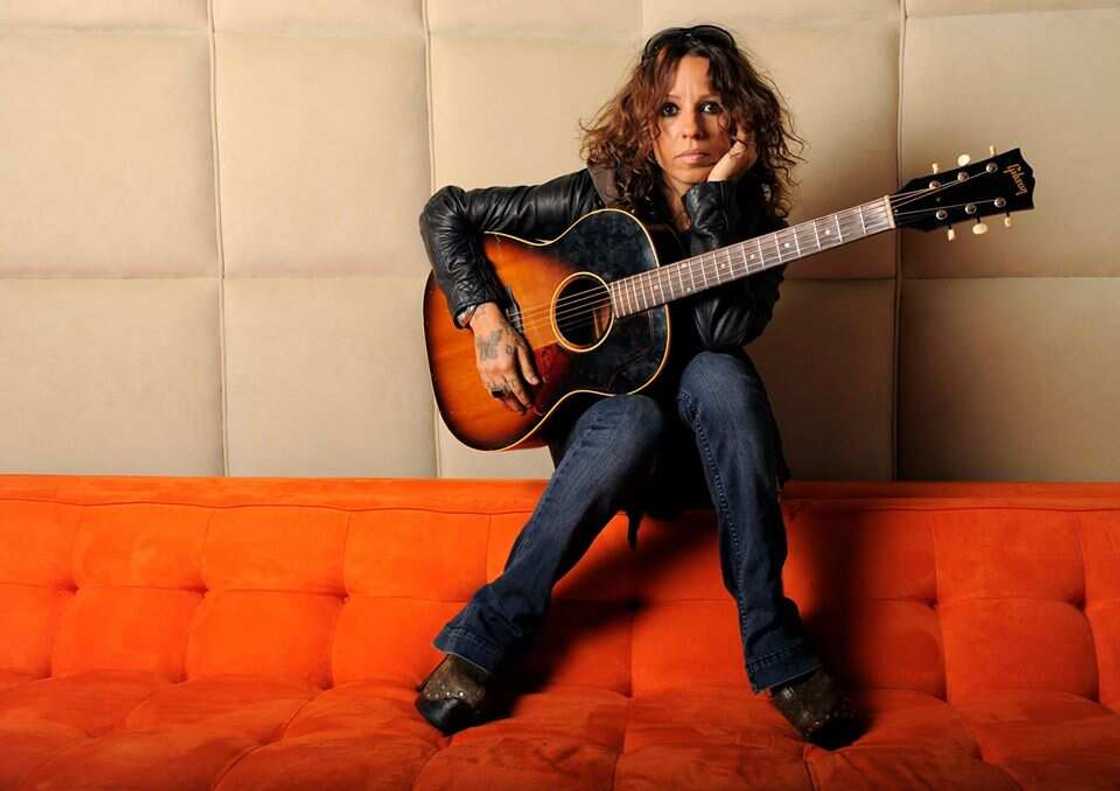 Who is Linda Perry? Who is Linda Perry?