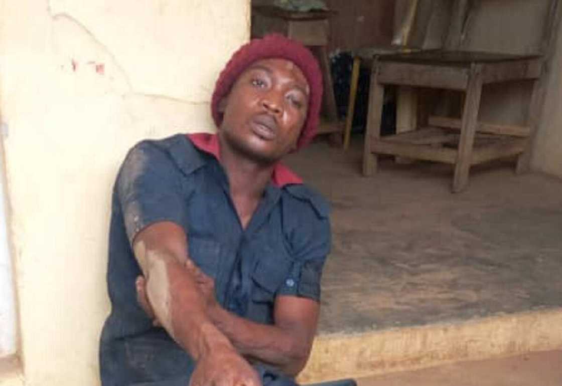 An kama wanda ake zargi da fashi sanye da kayan jami'an NSCDC An kama wanda ake zargi da fashi sanye da kayan jami'an NSCDC