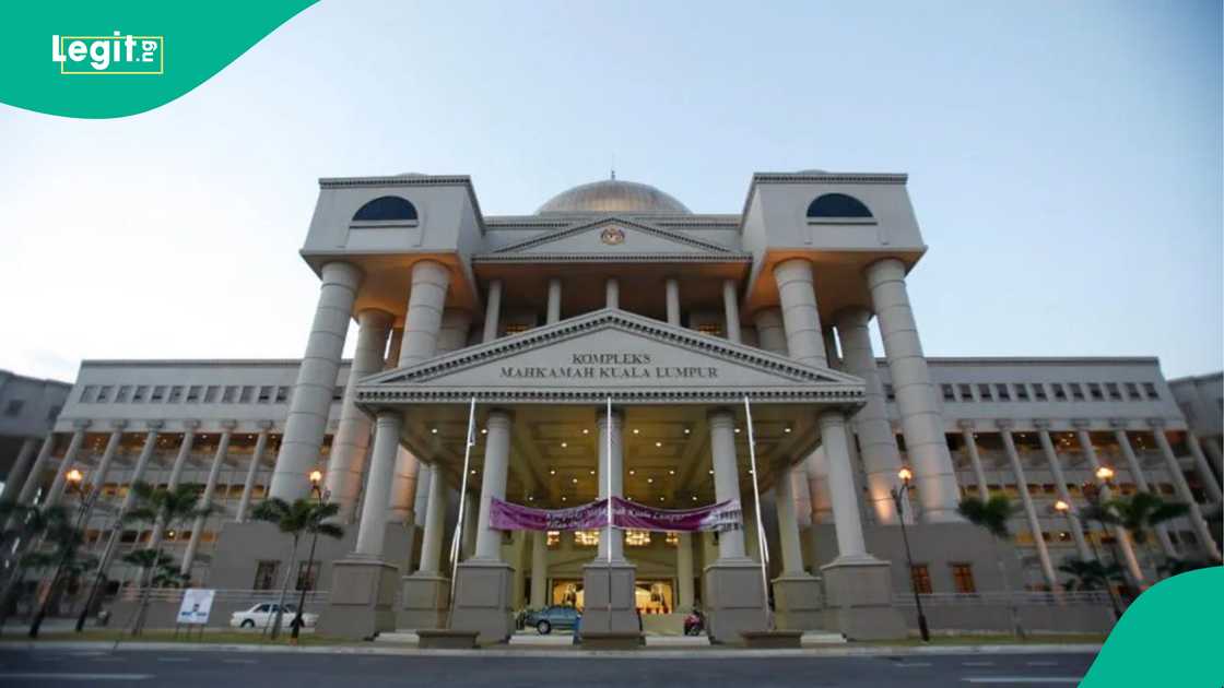 Kotu a Malaysia ta yanke wa wani dan Najeriya hukuncin kisa ta hanyar rataya. Kotu a Malaysia ta yanke wa wani dan Najeriya hukuncin kisa ta hanyar rataya.