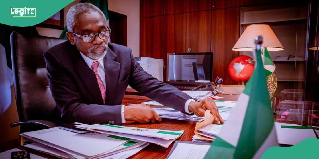 Abbas ya kare Gbajabiamila kan zargin rashawar da ake yi masa. Abbas ya kare Gbajabiamila kan zargin rashawar da ake yi masa.