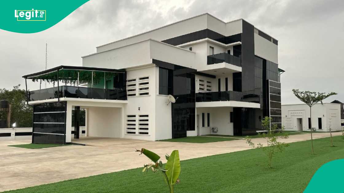 Yinka Ayefele's mansion. Yinka Ayefele's mansion.