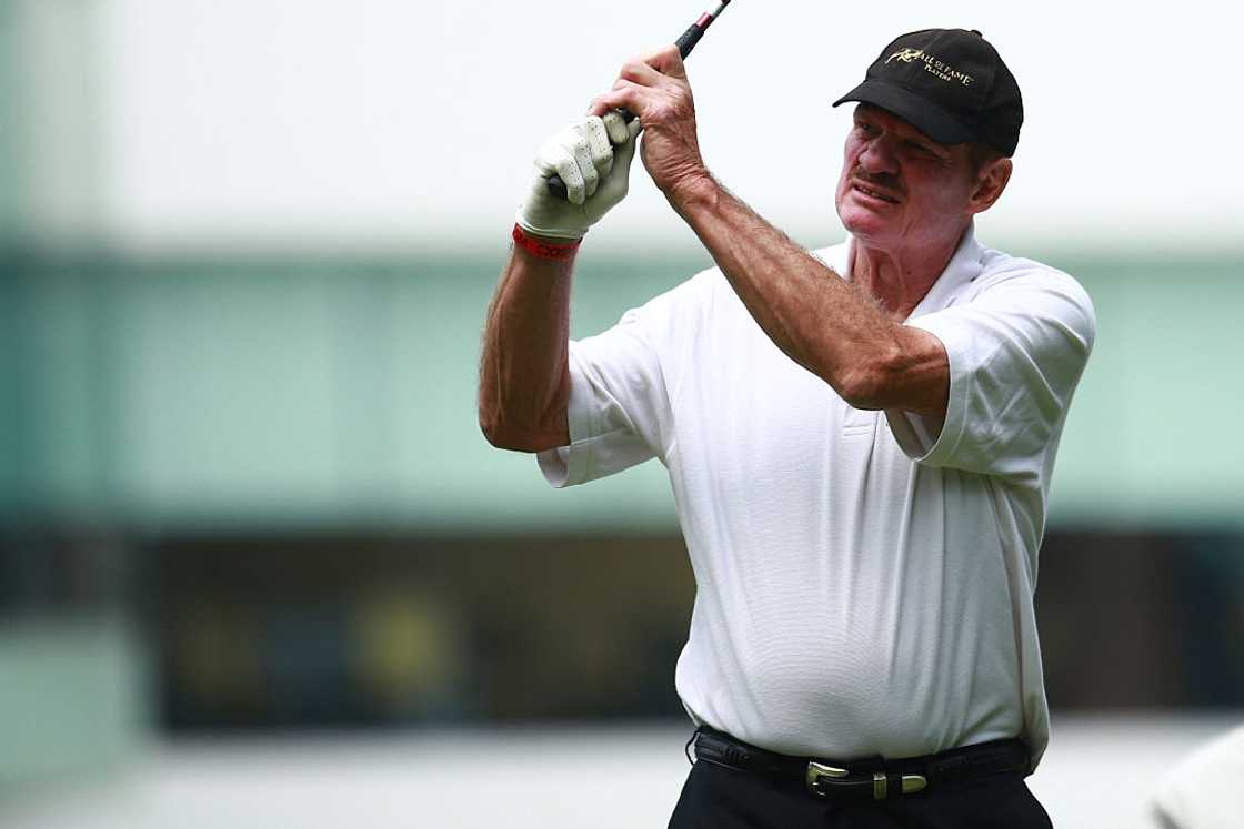 Ted Hendricks plays golf in Mexico Ted Hendricks plays golf in Mexico