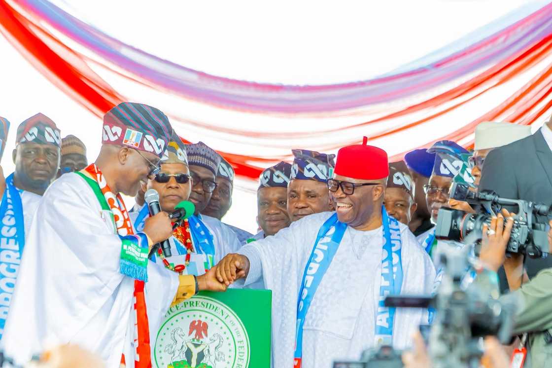 Godswill Akpabio ya kare masu komawa APC Godswill Akpabio ya kare masu komawa APC