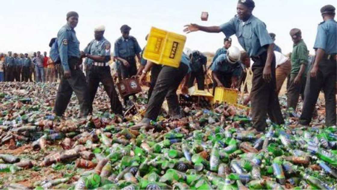 Nigerians spend over N947bn buying beer, 5X higher than what was spent by 8 African countries put together Nigerians spend over N947bn buying beer, 5X higher than what was spent by 8 African countries put together