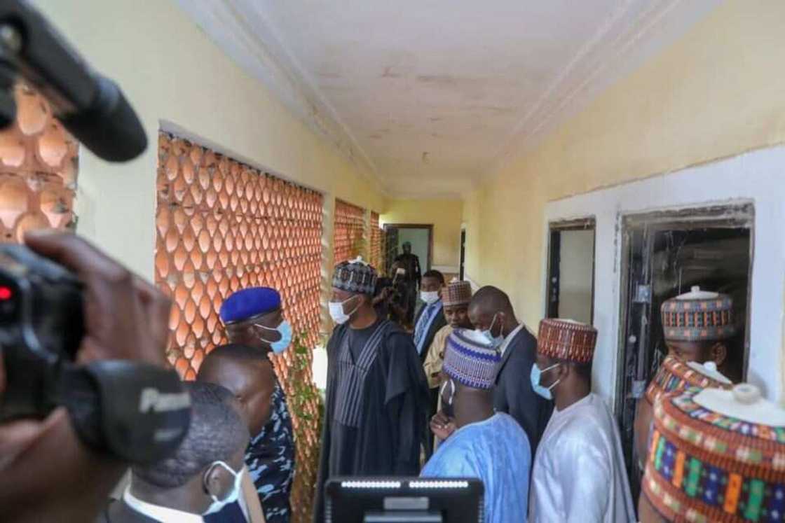 Harin Magumeri: Zulum ya kai ziyara, ya bada umarnin gaggauta fara gyaran yankin Harin Magumeri: Zulum ya kai ziyara, ya bada umarnin gaggauta fara gyaran yankin