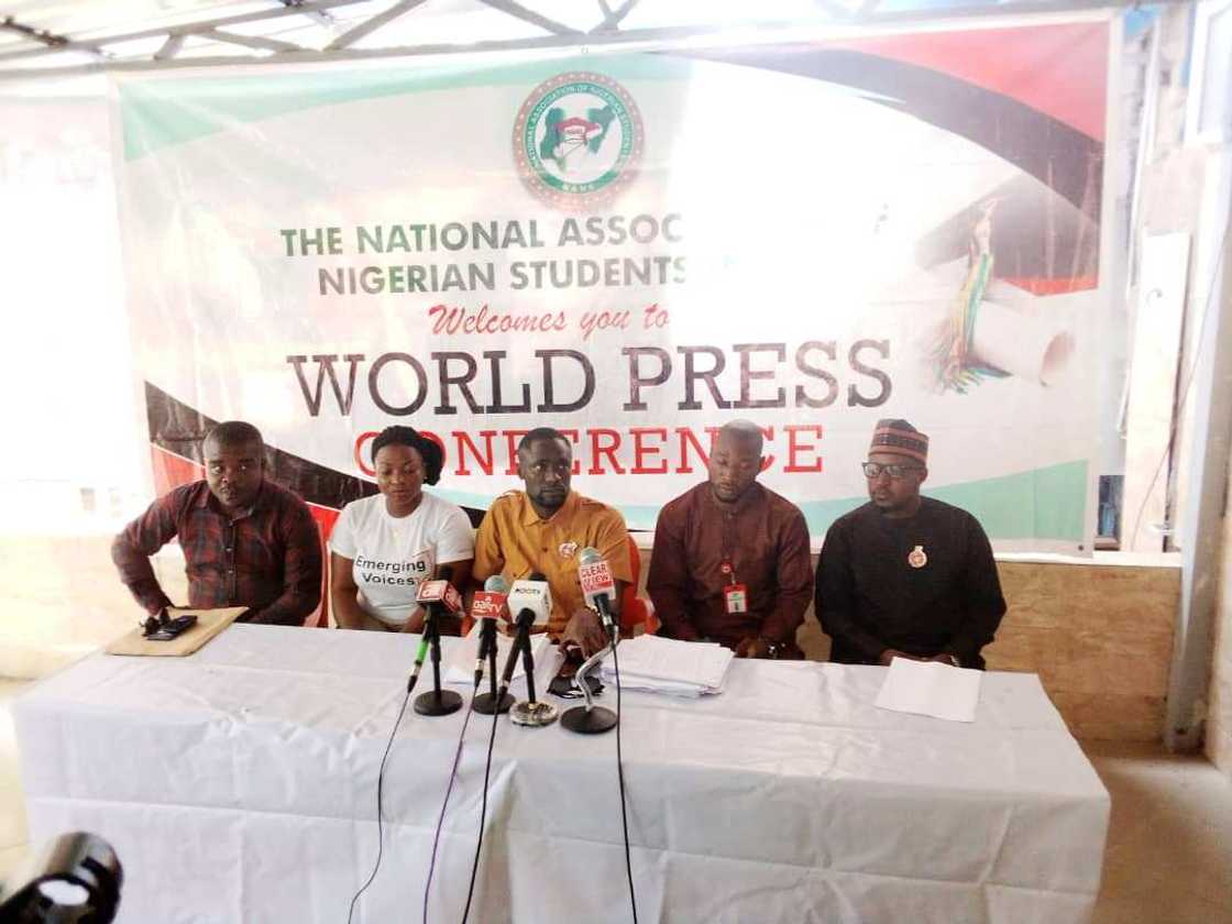 Kungiyar daliban Najeriya ta aikawa Buhari zazzafan sako a kan karin farashin mai Kungiyar daliban Najeriya ta aikawa Buhari zazzafan sako a kan karin farashin mai