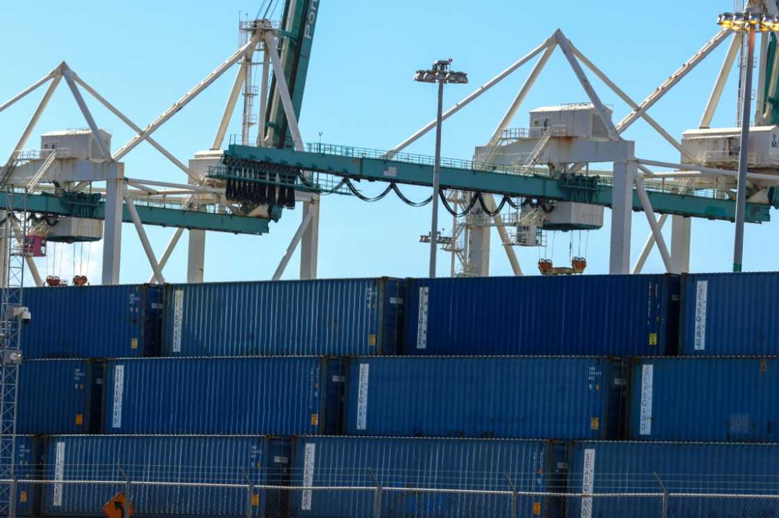 The US trade gap narrowed 11.9 percent in October, government data showed The US trade gap narrowed 11.9 percent in October, government data showed