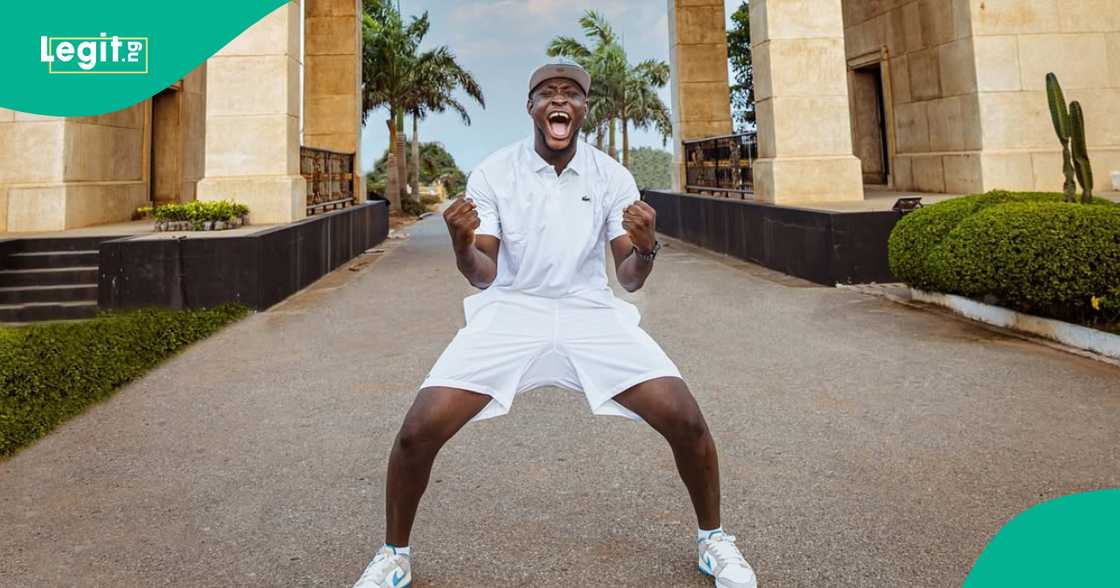 Carter Efe brags about how his looks attract ladies to him Carter Efe brags about how his looks attract ladies to him