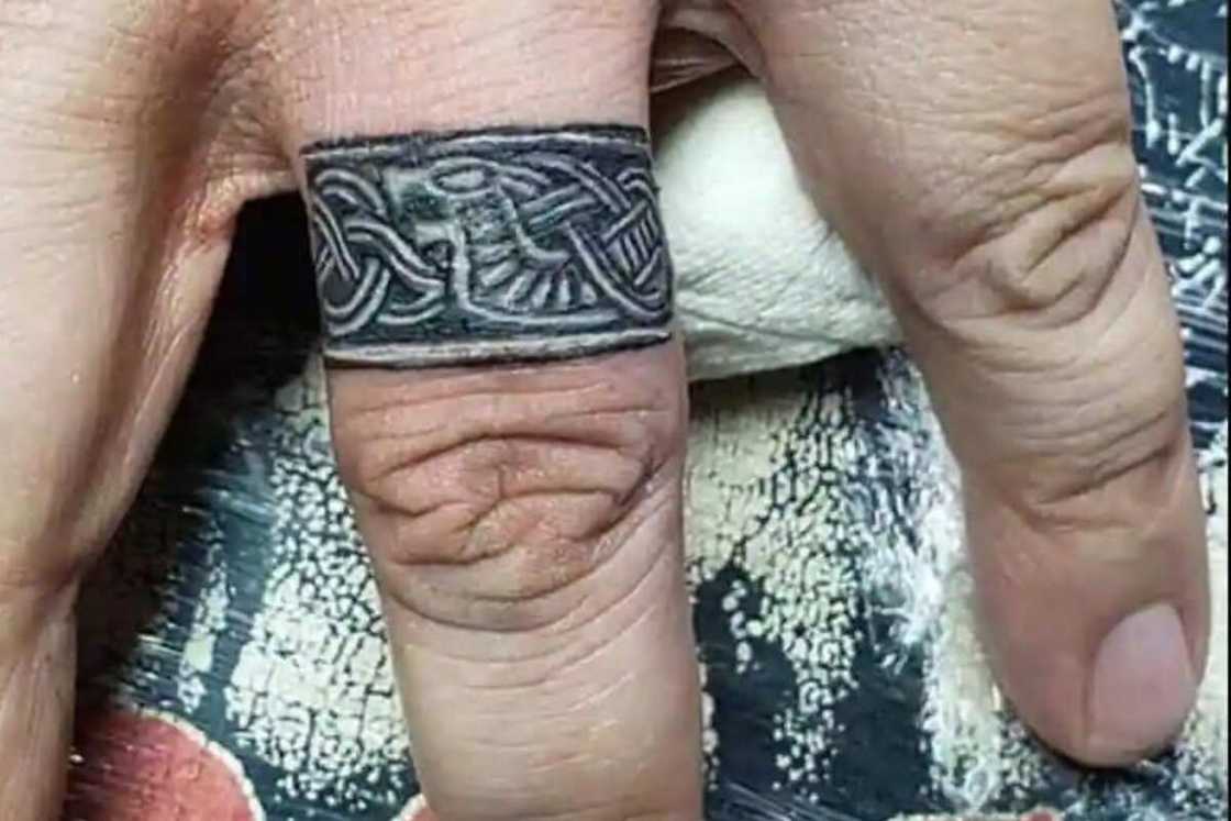 funny finger tattoos