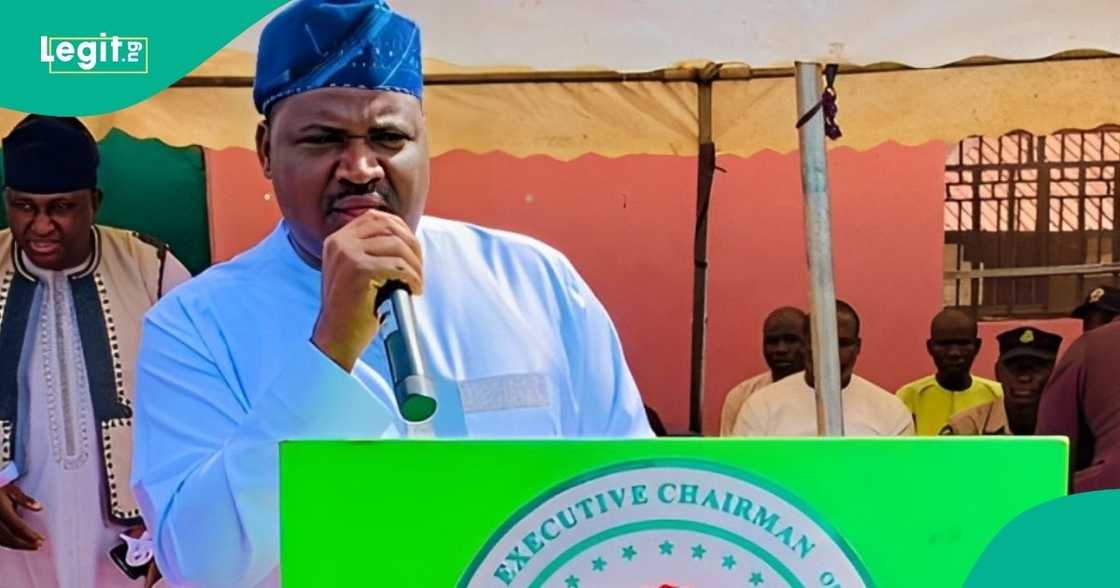 AMAC Chairman Maikalangu joins APC, says PDP failed to protect residents’ interests. AMAC Chairman Maikalangu joins APC, says PDP failed to protect residents’ interests.