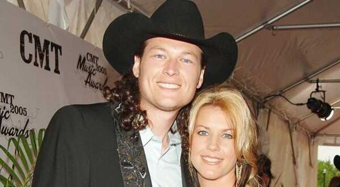 Did Blake Shelton's ex-wife remarry?