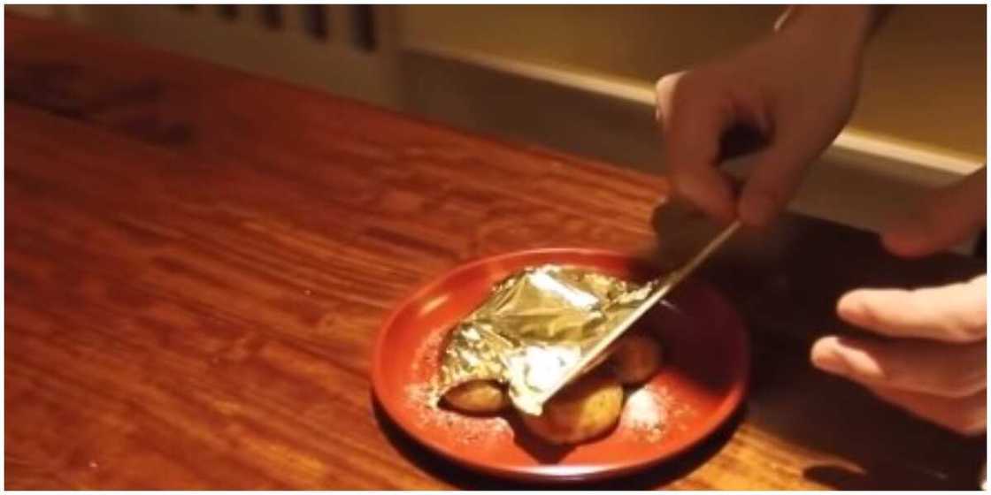 Matashi ya ziyarci birnin zinari inda mutane ne wanke fuska da shi, bidiyo da hotunan sun gigita jama'a Matashi ya ziyarci birnin zinari inda mutane ne wanke fuska da shi, bidiyo da hotunan sun gigita jama'a