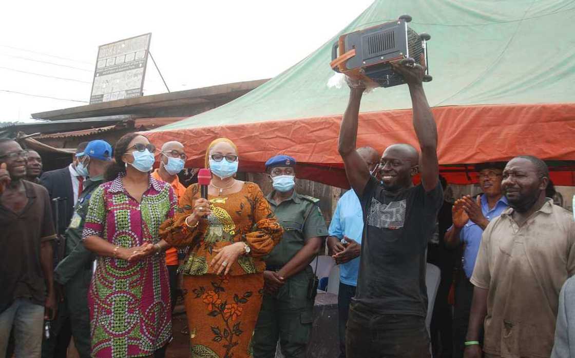 Empowerment: Ugwuanyi, NIMASA donate working equipment to Enugu artisans Empowerment: Ugwuanyi, NIMASA donate working equipment to Enugu artisans
