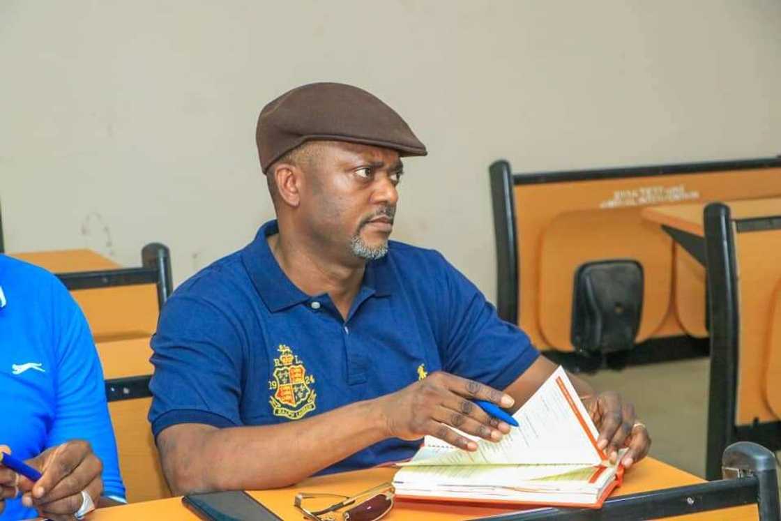 Ilimi gishirin zaman duniya: Mataimakin gwamnan Kogi ya koma makaranta Ilimi gishirin zaman duniya: Mataimakin gwamnan Kogi ya koma makaranta