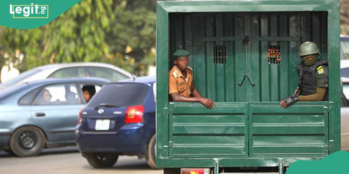 Motar jami'an hukumar gidajen yari. Motar jami'an hukumar gidajen yari.