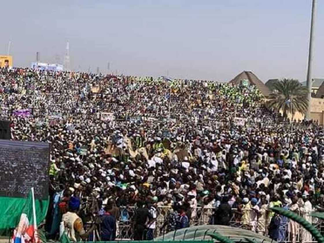 Yanzu Yanzu: Filin wasa na Sani Abacha ya zama babu masaka tsinke tun kafin isowar Buhari filin taro Yanzu Yanzu: Filin wasa na Sani Abacha ya zama babu masaka tsinke tun kafin isowar Buhari filin taro