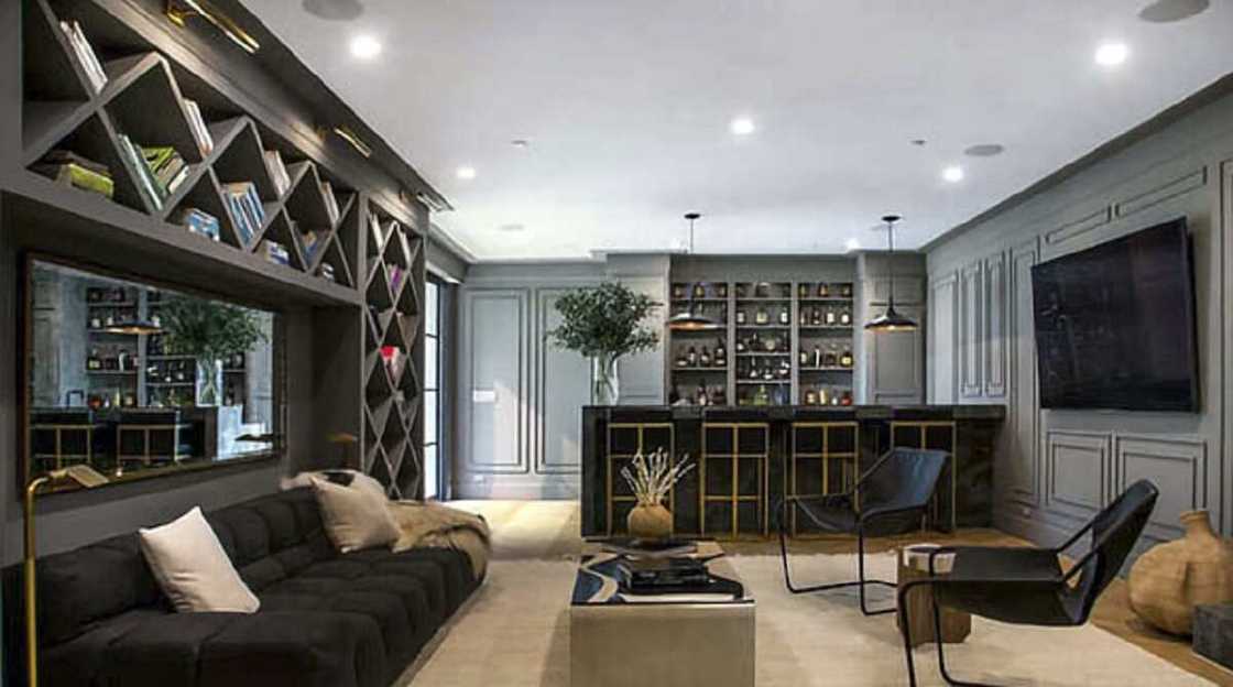 Hotunan cikin tankamemen katafaren gidan $13.8m da Rihanna ta siya Hotunan cikin tankamemen katafaren gidan $13.8m da Rihanna ta siya