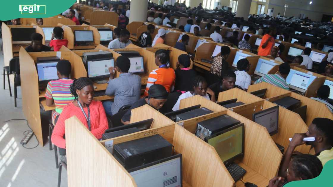 OOU students in a computer lab