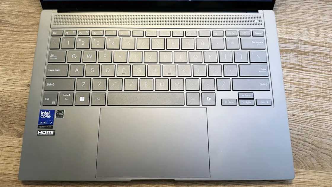 ASUS Zenbook S 14 (UX5406SA) Review: A Groundbreaking Ultraportable Laptop ASUS Zenbook S 14 (UX5406SA) Review: A Groundbreaking Ultraportable Laptop