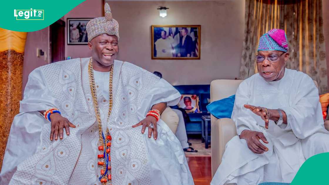 Olowu Greets Obasanjo at 88