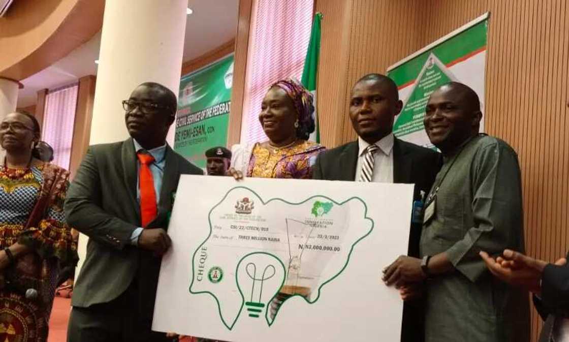 Iluromi Emmanuel Iluromi Emmanuel