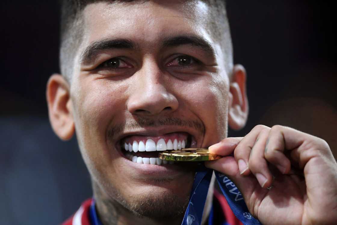 Roberto Firmino's teeth