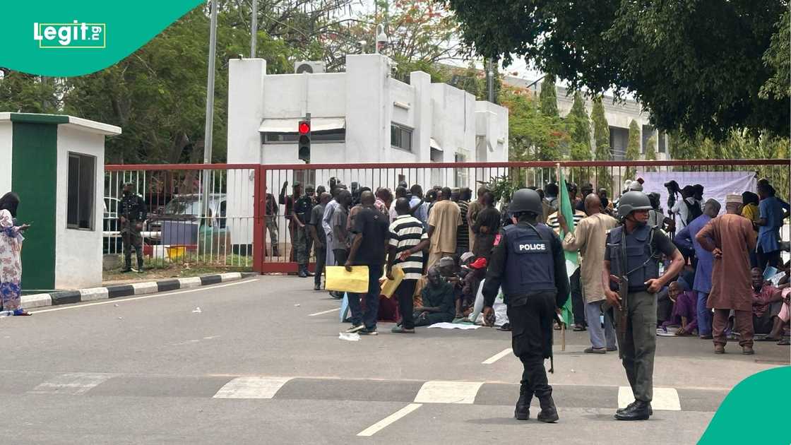 Fresh protest at Aso Villa as police retirees cry out over ₦24,000 pension