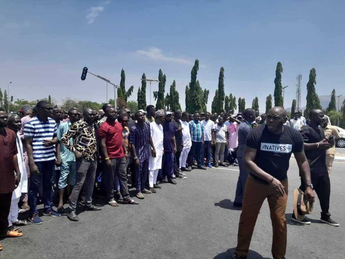 Pro-Tinubu protesters warn Atiku, Peter Obi Pro-Tinubu protesters warn Atiku, Peter Obi