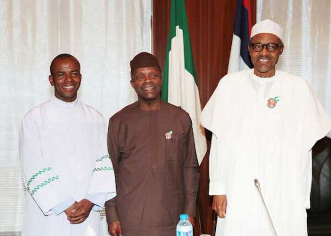 Fasto Mbaka ya magantu kan makomar Najeriya da shugabanta na gobe Fasto Mbaka ya magantu kan makomar Najeriya da shugabanta na gobe