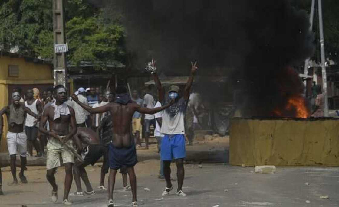 COVID-19: An damke mutum 2 da ake zargi da yunkurin yada cutar coronavirus COVID-19: An damke mutum 2 da ake zargi da yunkurin yada cutar coronavirus