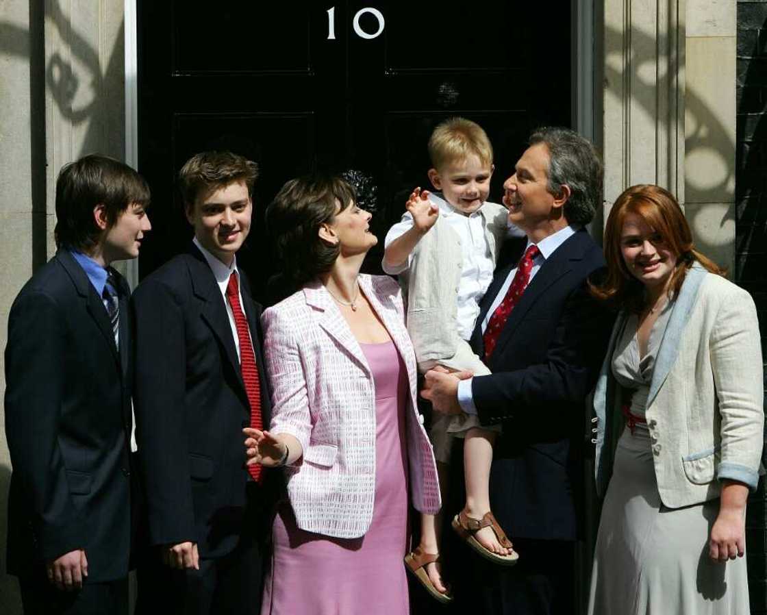 Tony Blair and Gordon Brown swapped flats to accommodate Blair's growing family Tony Blair and Gordon Brown swapped flats to accommodate Blair's growing family