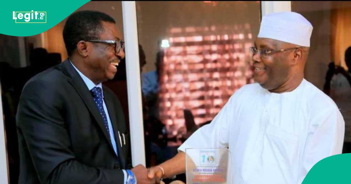 Paul Ibe tare da Atiku Abubakar. Paul Ibe tare da Atiku Abubakar.