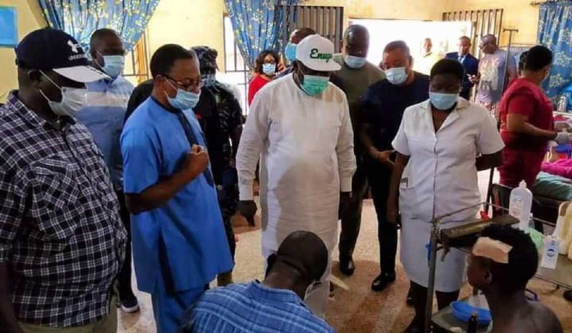 Luguden wuta: Dan sanda ya sheke mutum 5, 4 sun jigata sakamakon tatil da yayi da giya Luguden wuta: Dan sanda ya sheke mutum 5, 4 sun jigata sakamakon tatil da yayi da giya