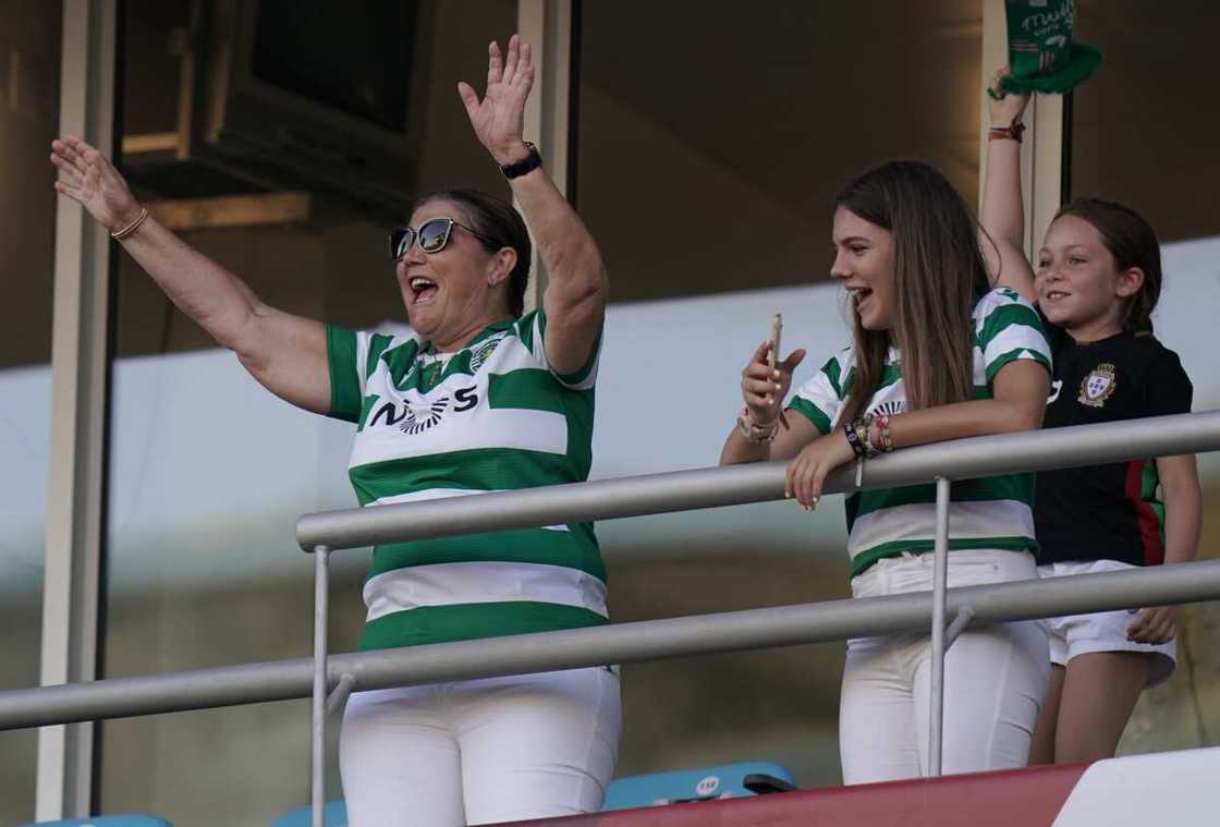 Cristiano Ronaldo's mother celebrates Sporting Lisbon's 1st League win in 19 years Cristiano Ronaldo's mother celebrates Sporting Lisbon's 1st League win in 19 years