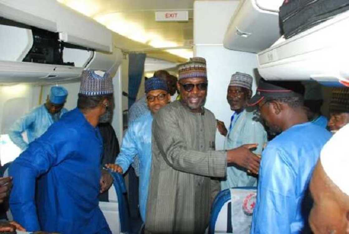 Gwamna Abubakar ya shiga sawun musulmai masu gudanar da aikin Hajji a Saudiyya Gwamna Abubakar ya shiga sawun musulmai masu gudanar da aikin Hajji a Saudiyya