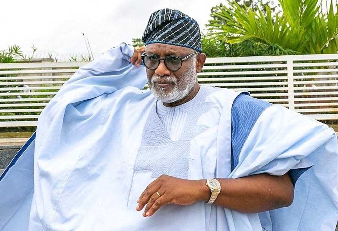 Gwamna Akeredolu ya yi rabon maganin bera