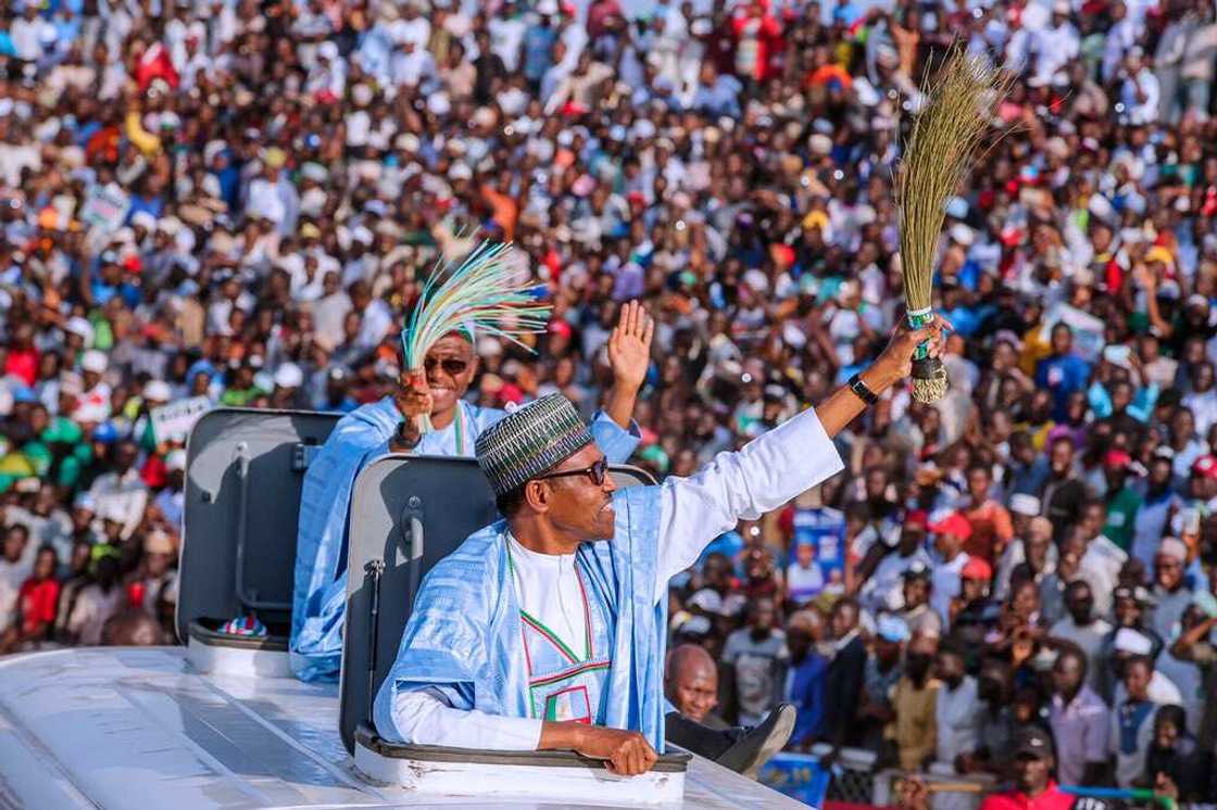 Adesina: Buhari ya fi Azikiwe, Awolowo da Aminu Kano farin jini wurin 'yan Najeriya Adesina: Buhari ya fi Azikiwe, Awolowo da Aminu Kano farin jini wurin 'yan Najeriya
