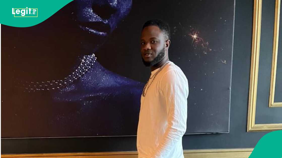 Deeone visits Iwo of VDM's chieftainacy title, fans react Deeone visits Iwo of VDM's chieftainacy title, fans react