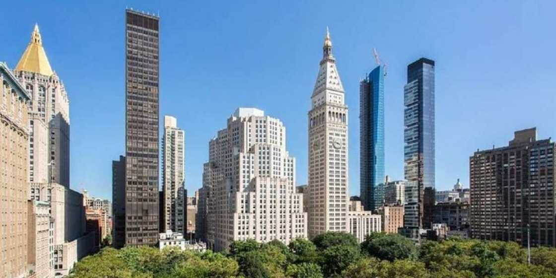 Hotuna da darajar katafaren gidajen Jeff Bezos sun bayyana cewa bashi da tsara Hotuna da darajar katafaren gidajen Jeff Bezos sun bayyana cewa bashi da tsara