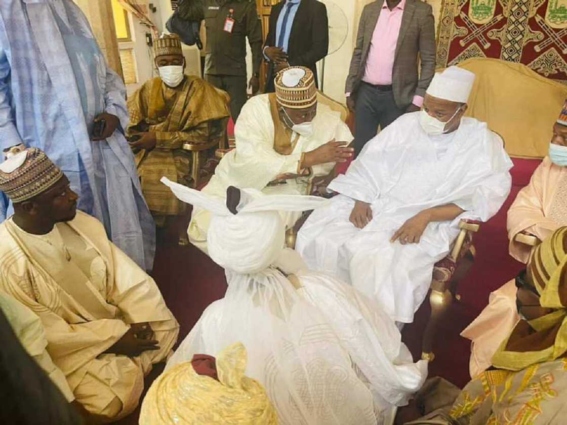 Hotunan gwamnoni, ministoci da jiga-jigan da suka je fadar Kano nemawa Yusuf Buhari aure Hotunan gwamnoni, ministoci da jiga-jigan da suka je fadar Kano nemawa Yusuf Buhari aure