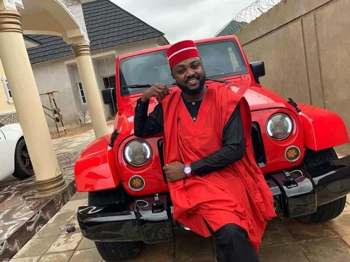 Adam Zango ya nuna sabuwar babbar mota ta miliyan N23m da ya saya